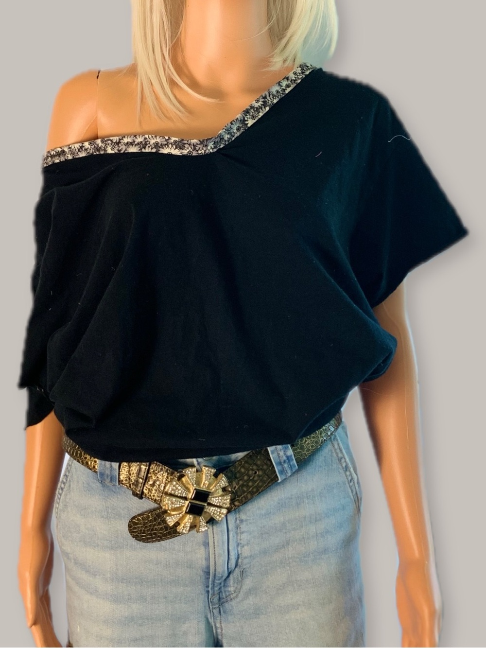 Women’s Black Short Sleeve Open-Back Tee